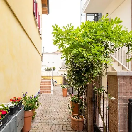 Lido Di Dante Apartment