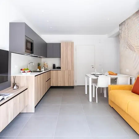 Lido Di Dante Apartment *