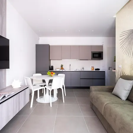 Lido Di Dante Apartment *